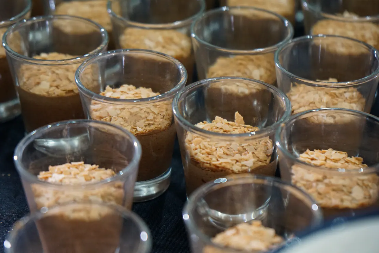 Verrines de dessert aux amandes effilées